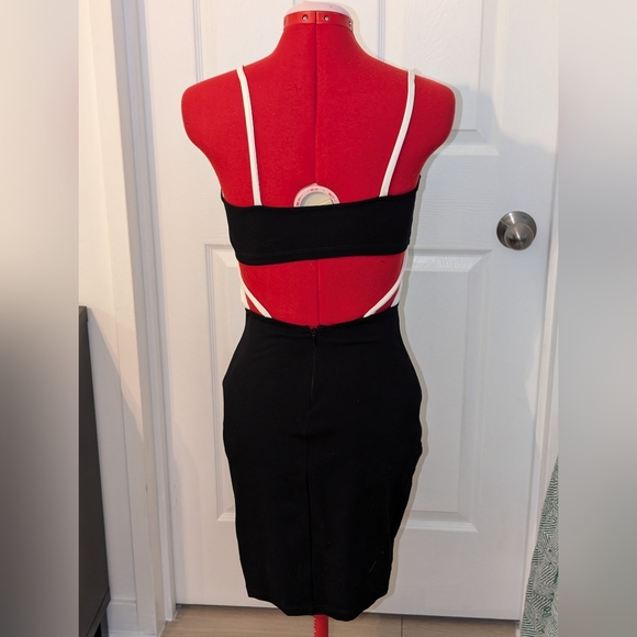 Dress - Picture 2 of 3